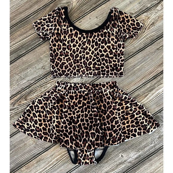 Wild Rich Kids Leopard Velvet Two-Piece Outfit - Picture 1 of 1